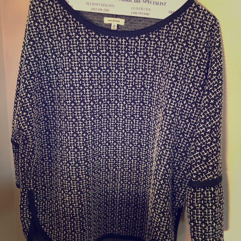 Max Studio light weight sweater top